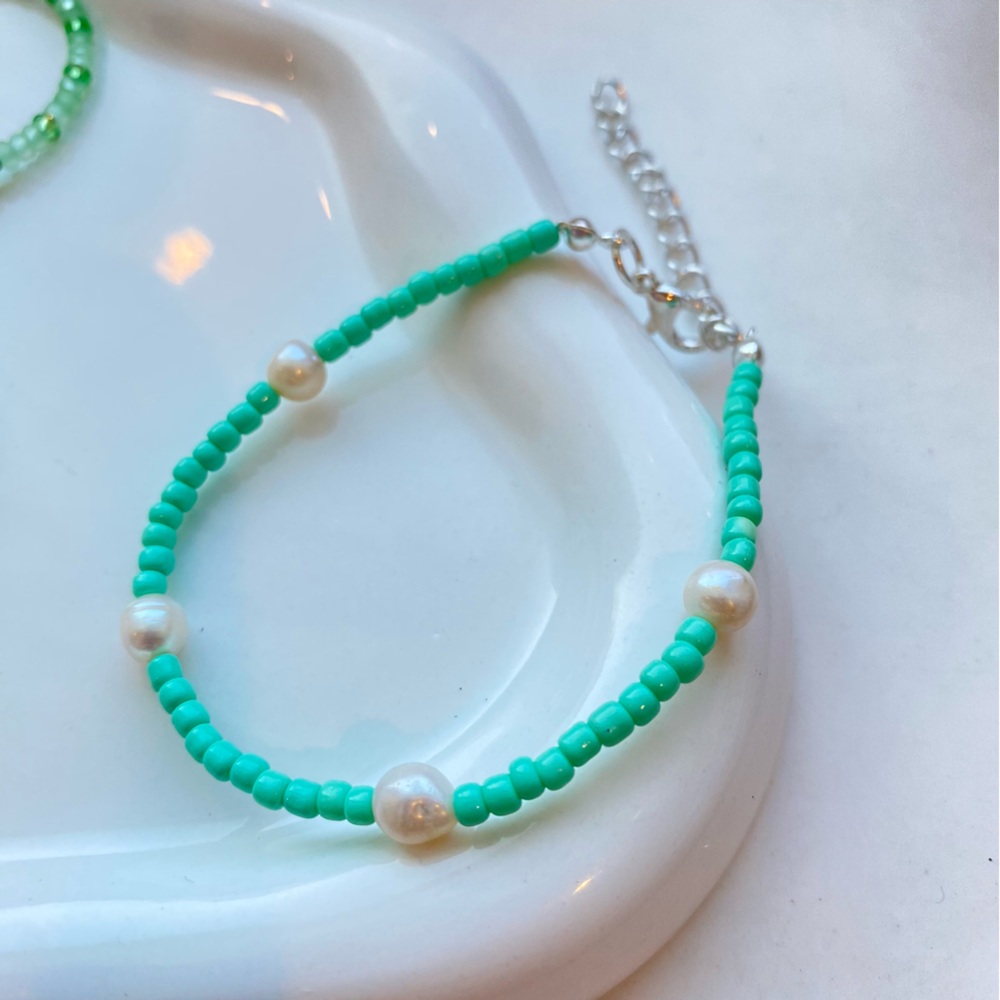 (SOLD) Handmade Green & Yellow Beaded Jewelry Set with Pearls - Picture 3 of 4